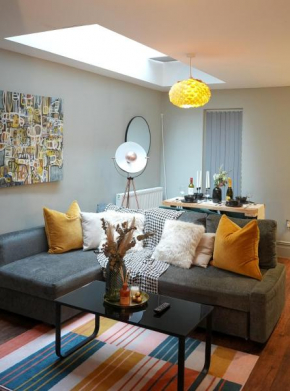 Stunning Brighton Seaside 2-Bedroom Townhouse with Patio, Sleeps 6